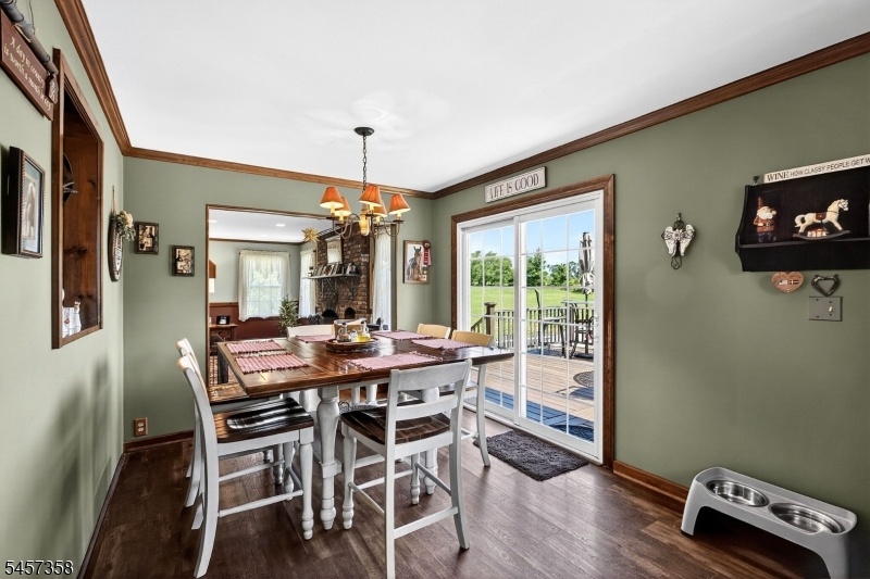 breakfast room