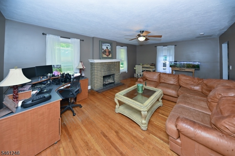 Living Room w/fireplace