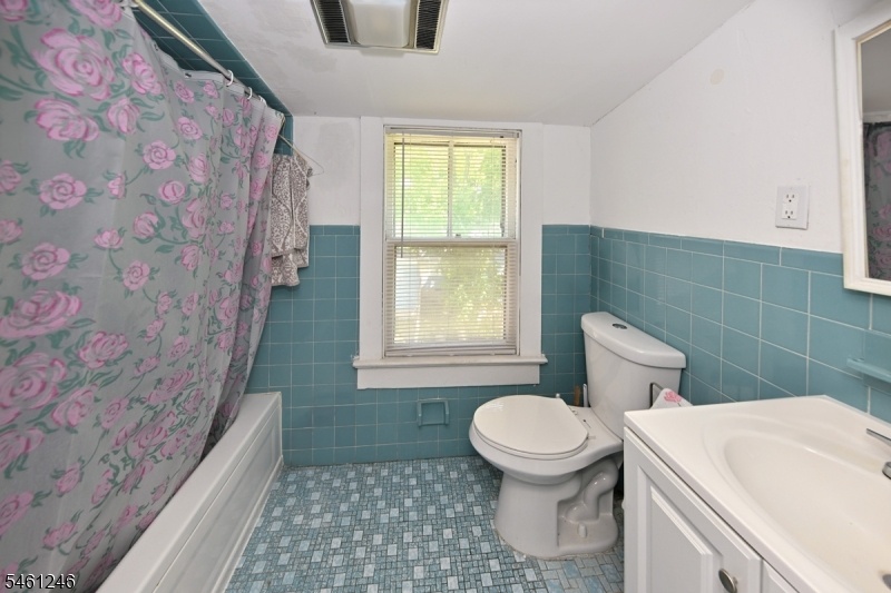 2nd apartment bath