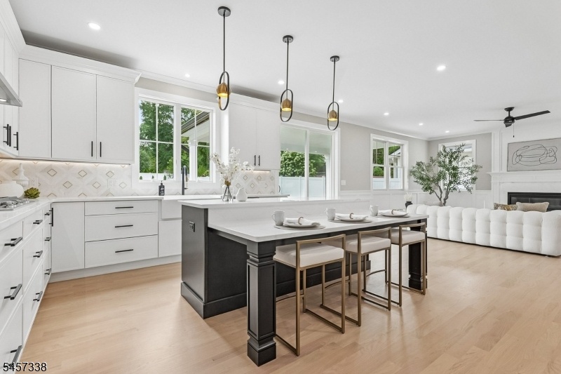 Eat-In Kitchen