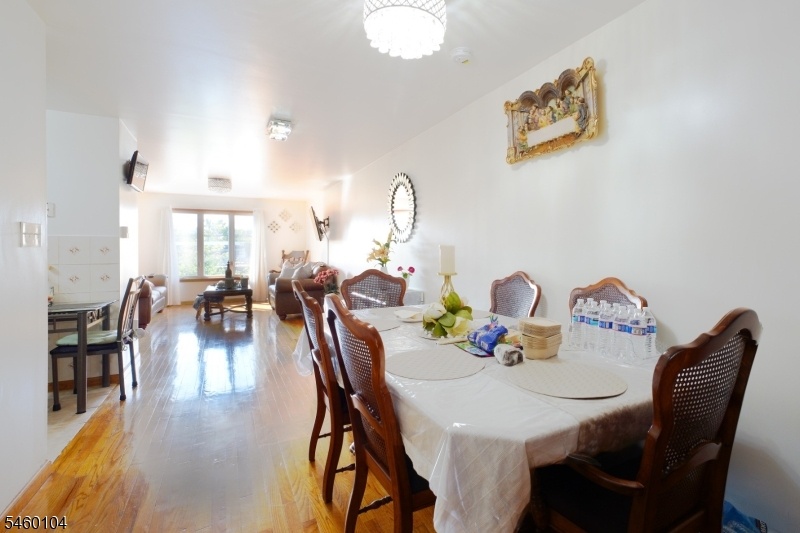 Dining Area Level 1