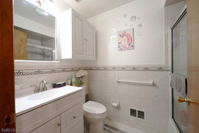 Bathroom Level 1