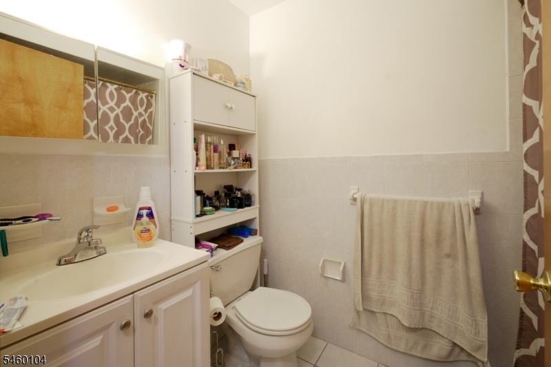 Bathroom Level 2