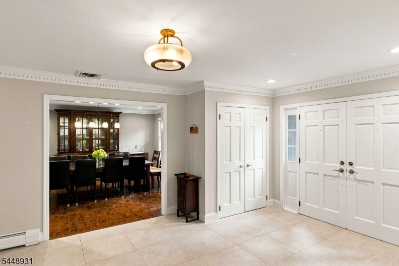 DINING ROOM TO THE RIGHT
