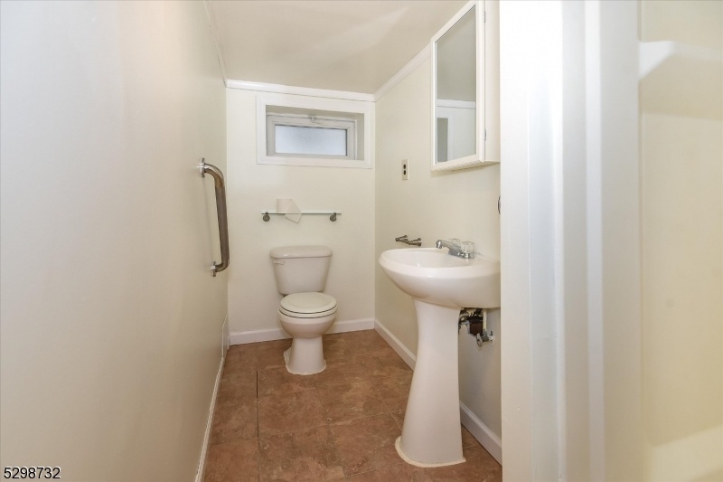 Bathroom / Basement