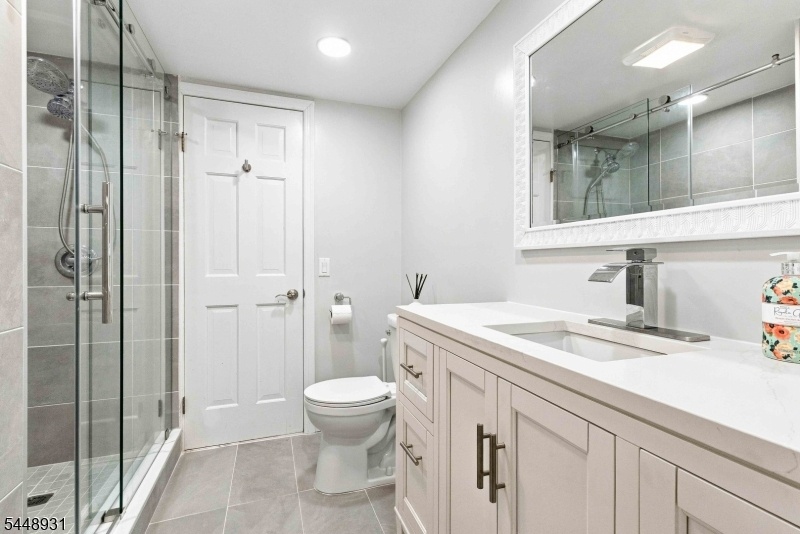 BASMEMENT FULL BATH