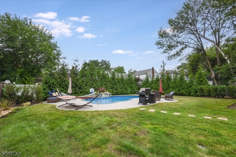 Backyard / Pool
