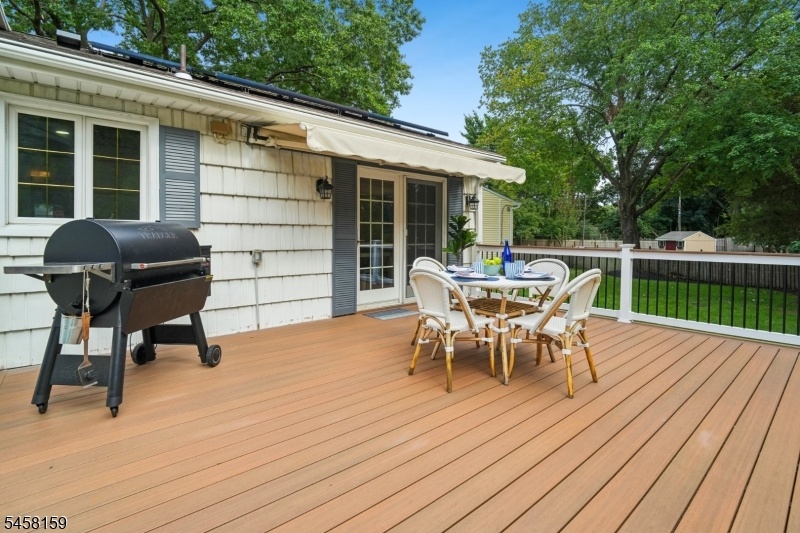 Expansive Deck