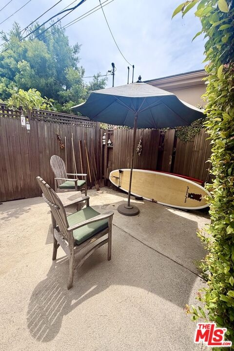 Bonus patio