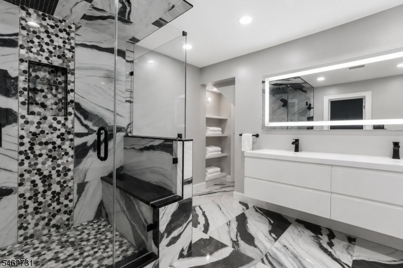 prim bathroom