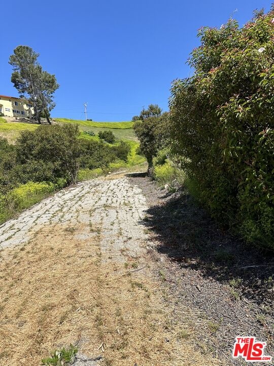 Additional Access Road from En