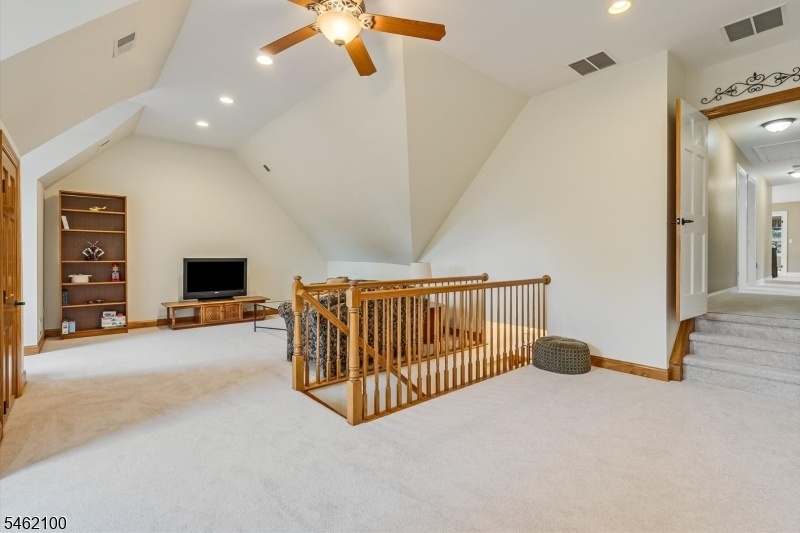 Huge Bonus / Flex Room