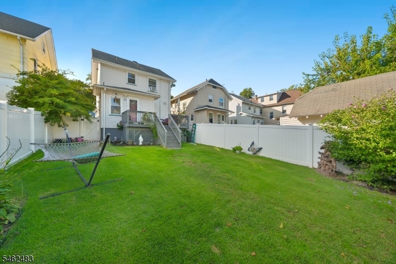 Large Fully-Fenced Yard