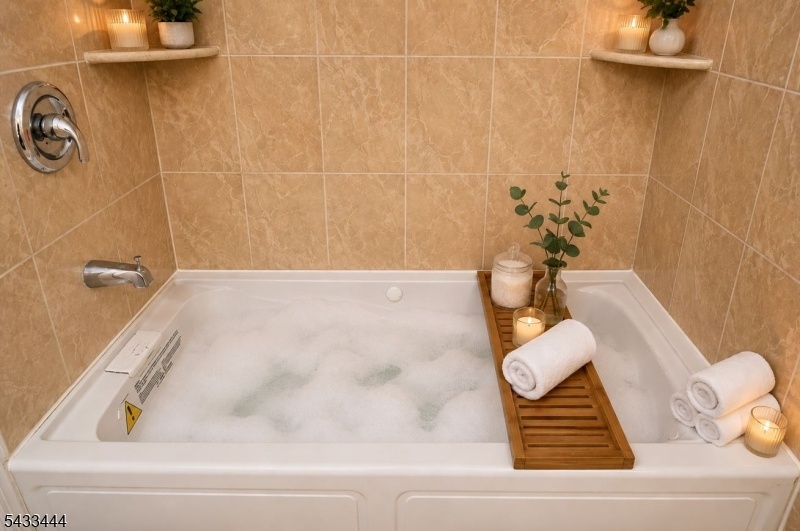 Unit 1 Bath/r (VS)