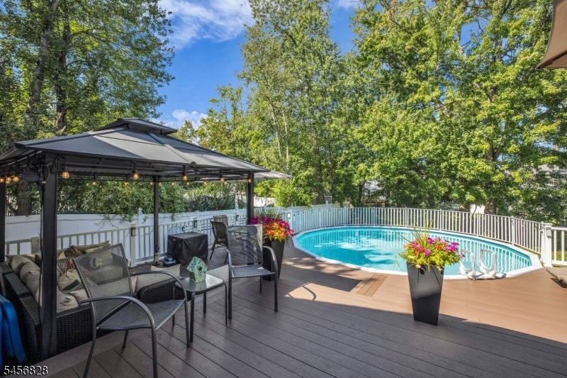 A deck made for hosting!!