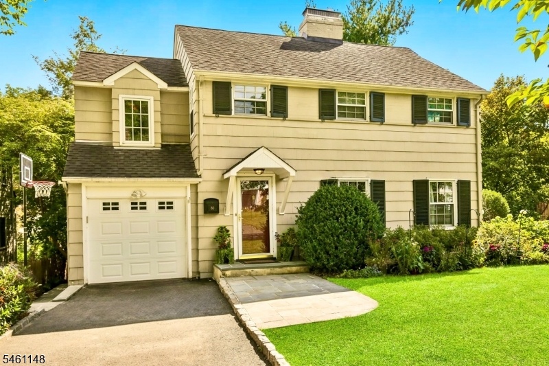 FABULOUS GLENWOOD COLONIAL