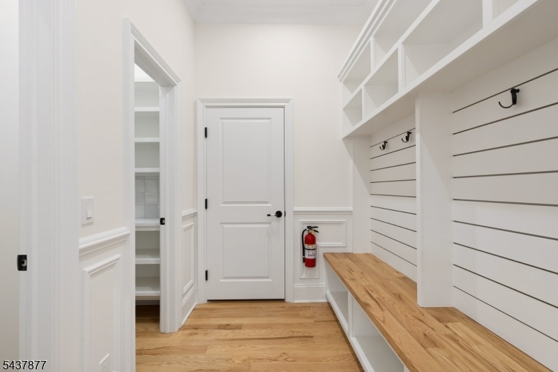walk in closet