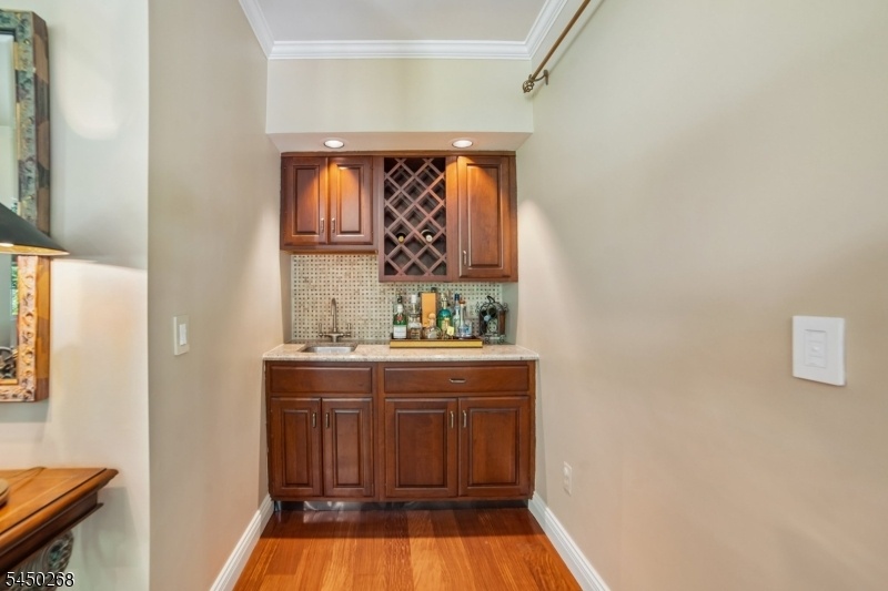 Family Room wet bar