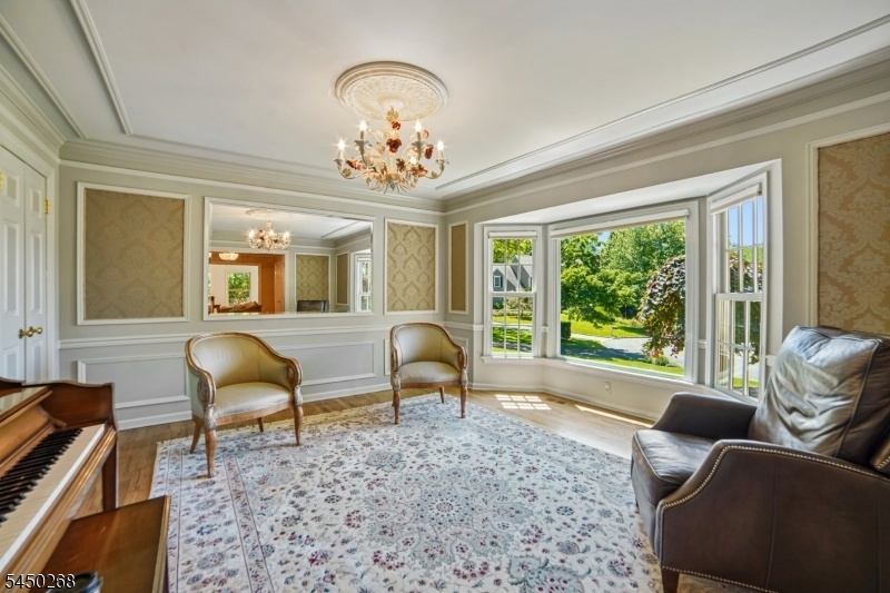 Dining Room w Bay Window