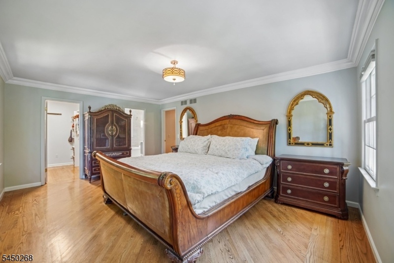 Primary Suite w walk-in closet