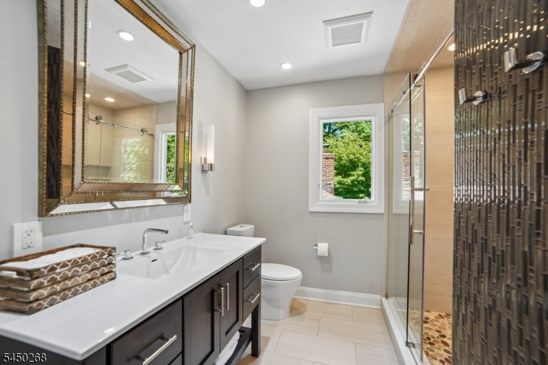 2nd Floor Hall Full Bath