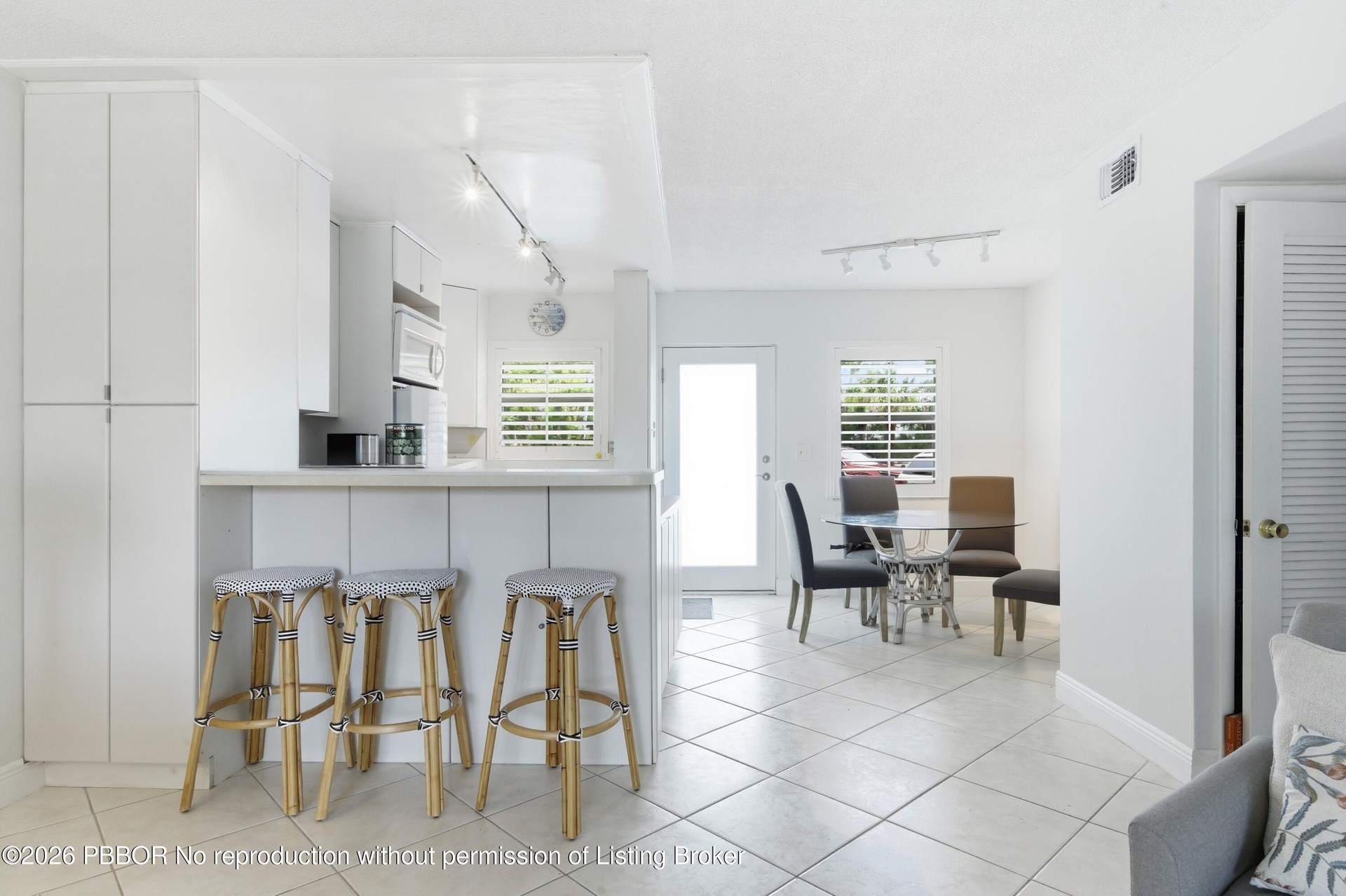 Open kitchen with counter
