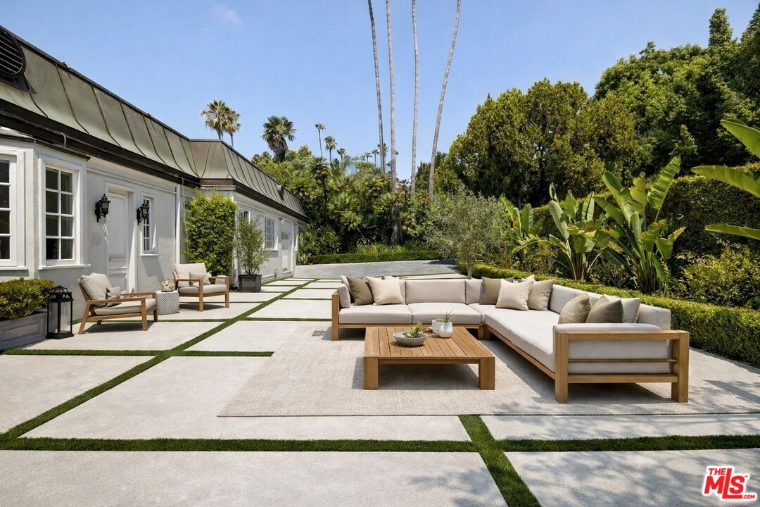 Outdoor Entertainment Area