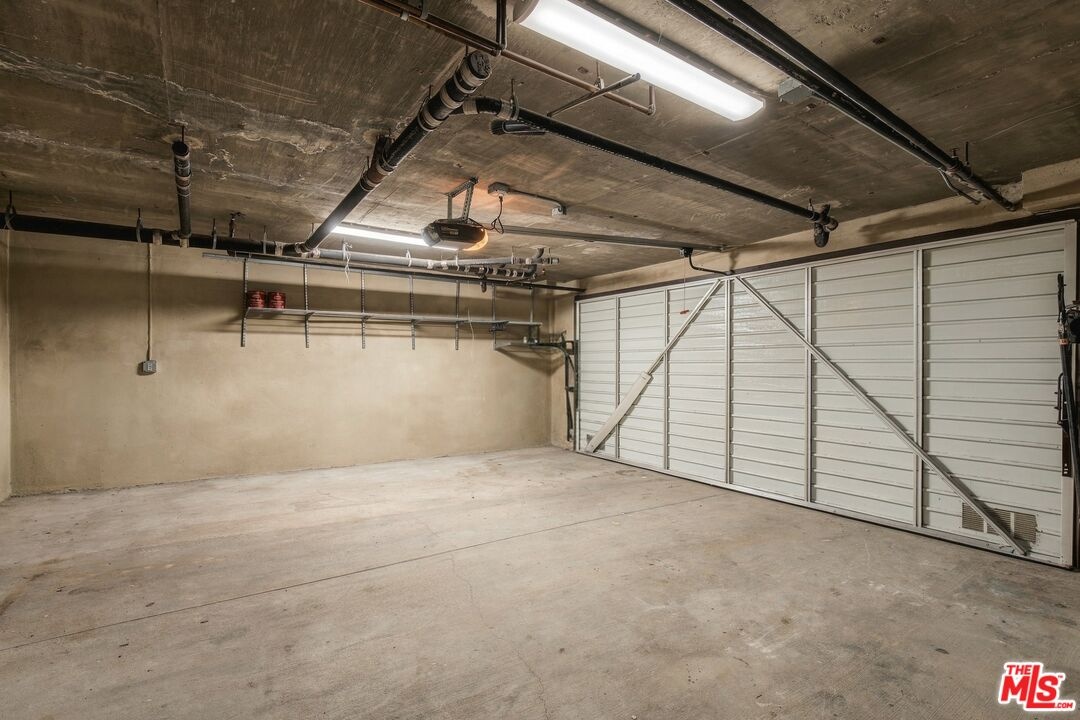 Private 2 Car Garage