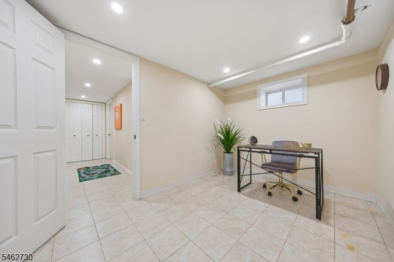 Office/Den/Guest Room