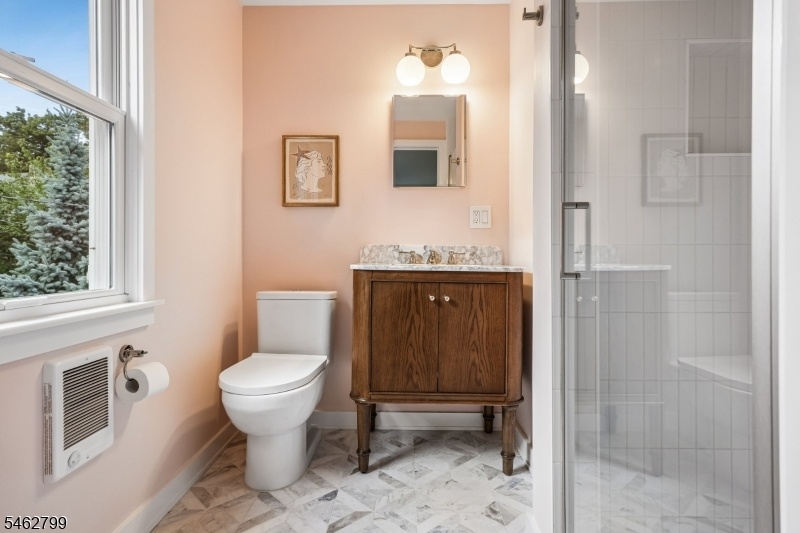 Primary en suite bath