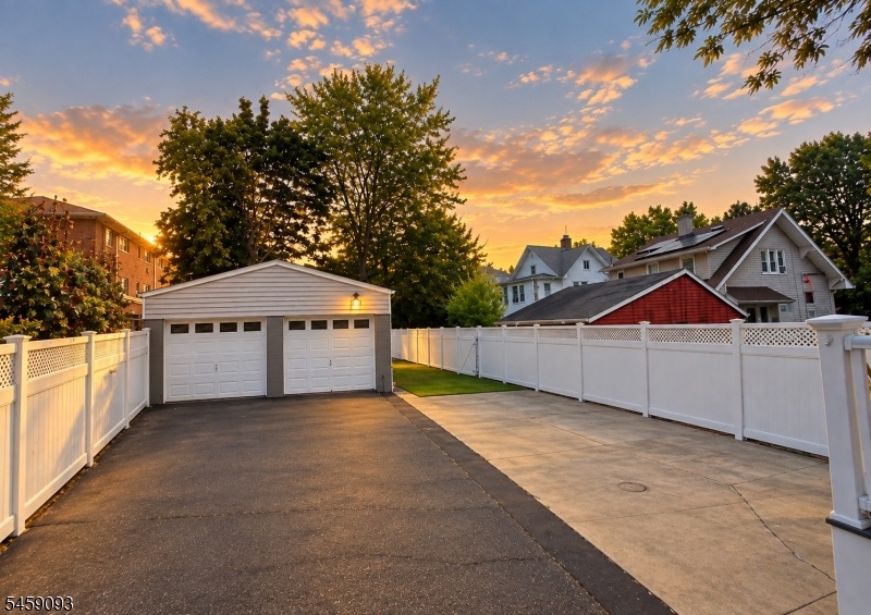 Driveway/garage
