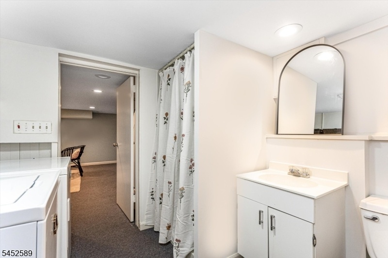Bathroom / Laundry / Lower Lvl