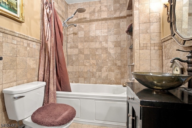 2nd Floor Full Bath