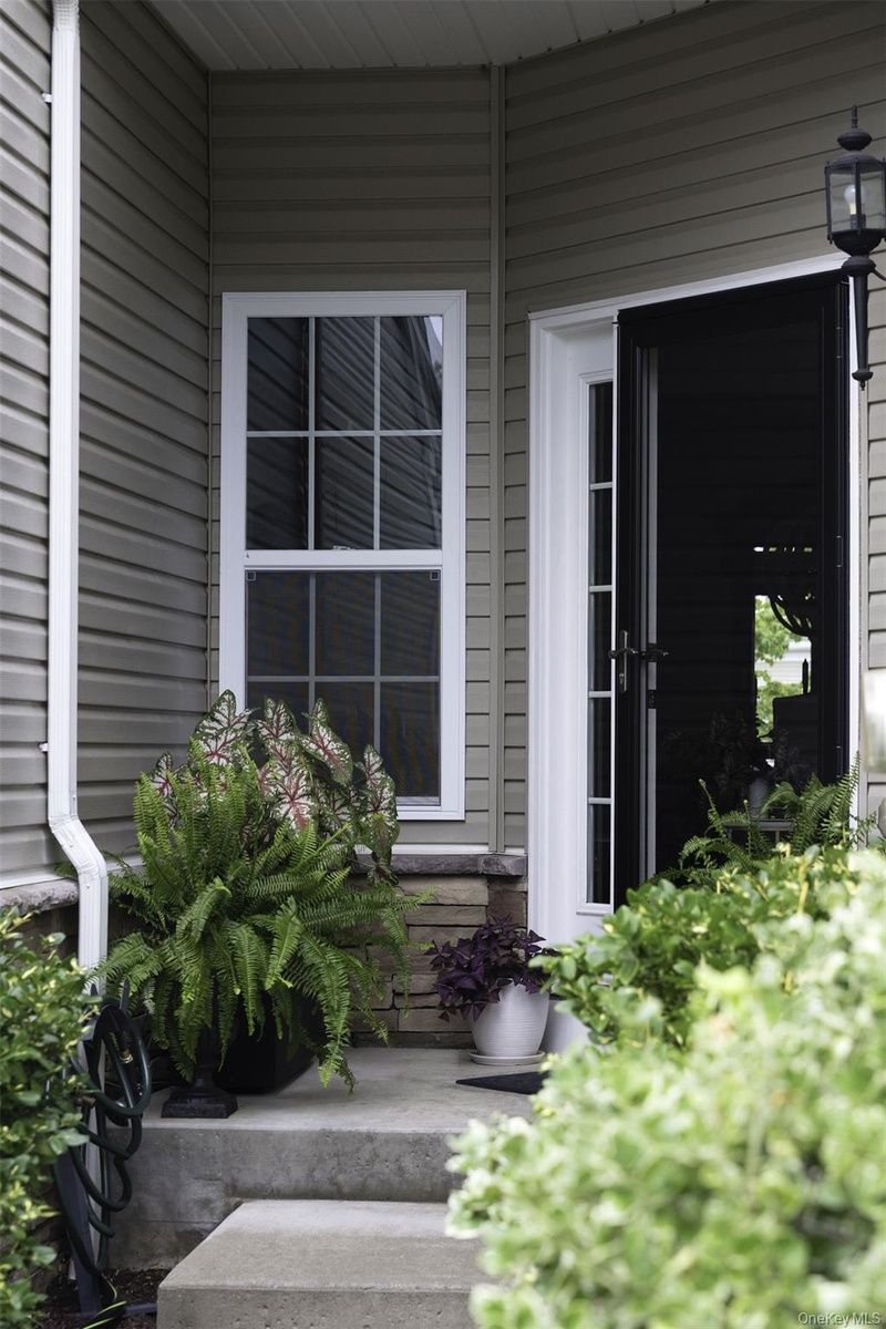 Entryway/front door