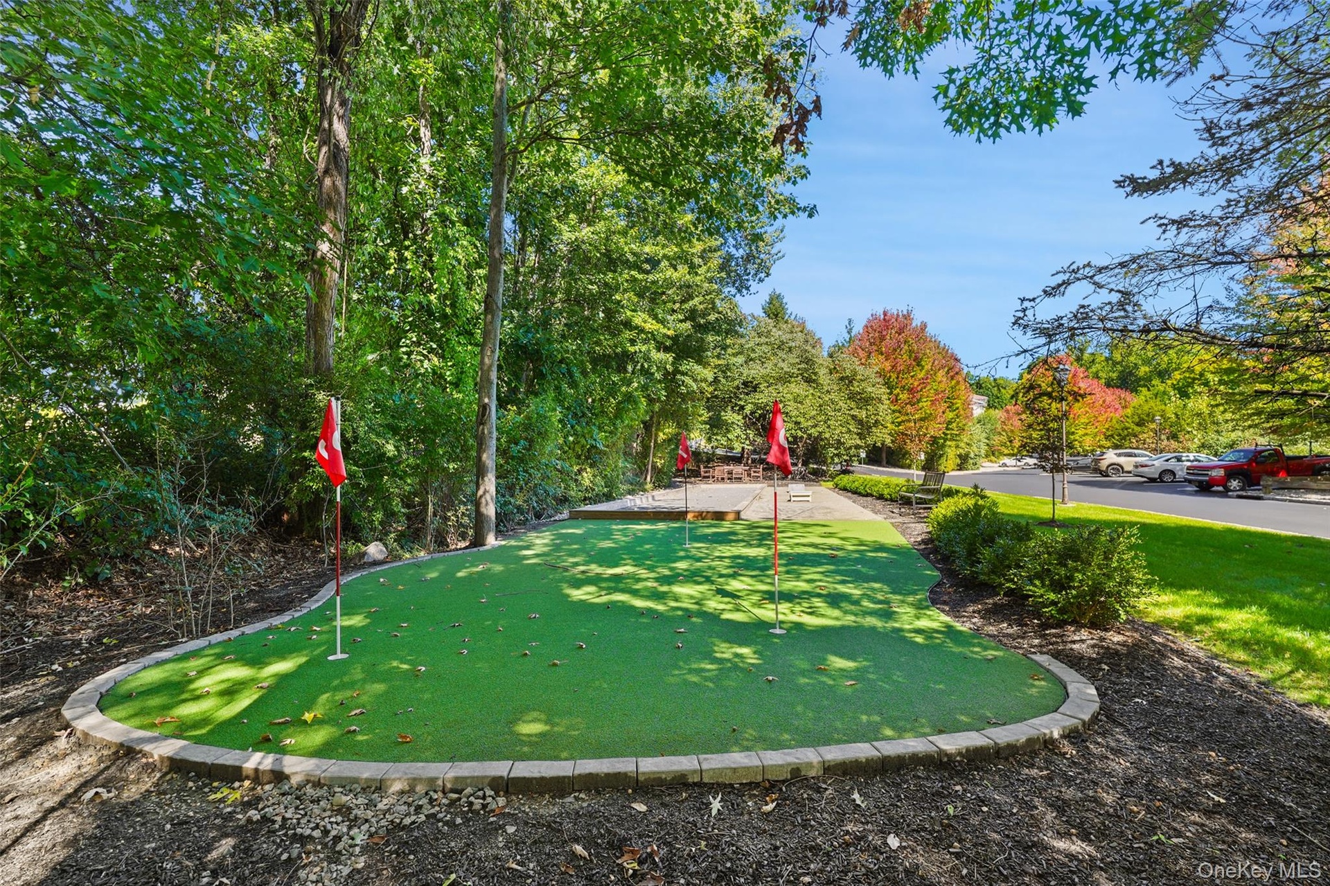 3 hole putting green