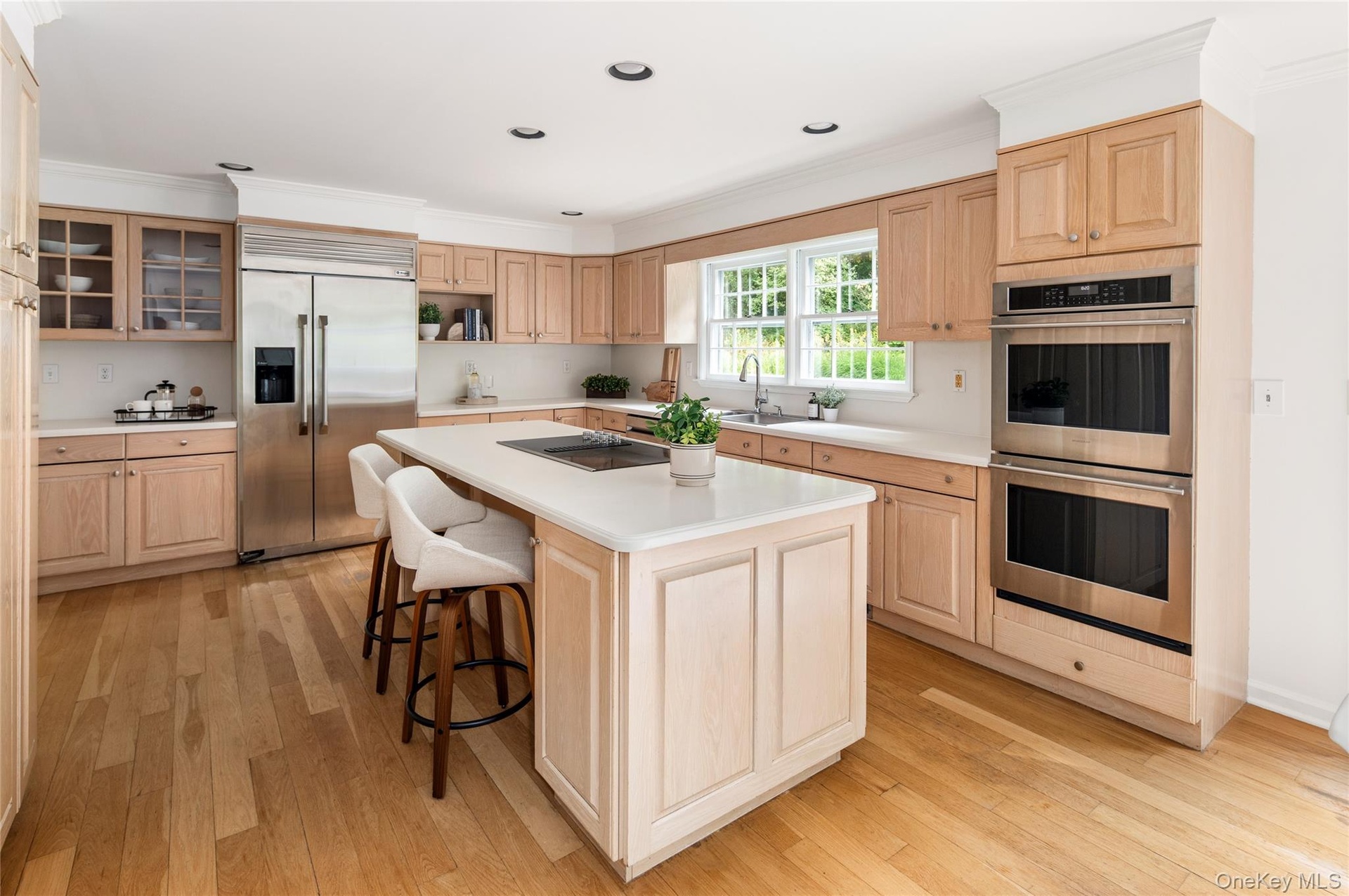 Large chef's kitchen, large center island brand new cooktop