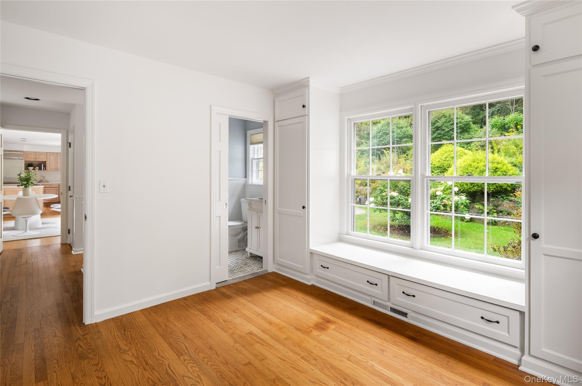 First floor bedroom en-suite