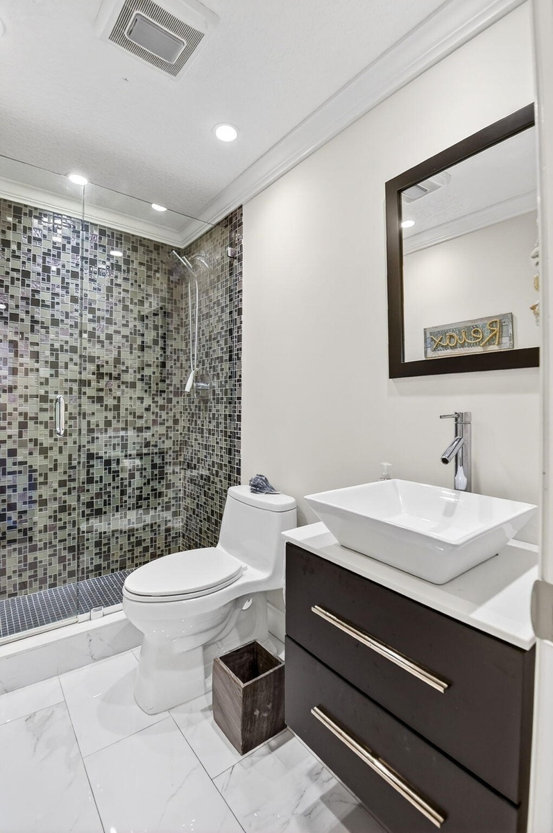 2nd Bathroom