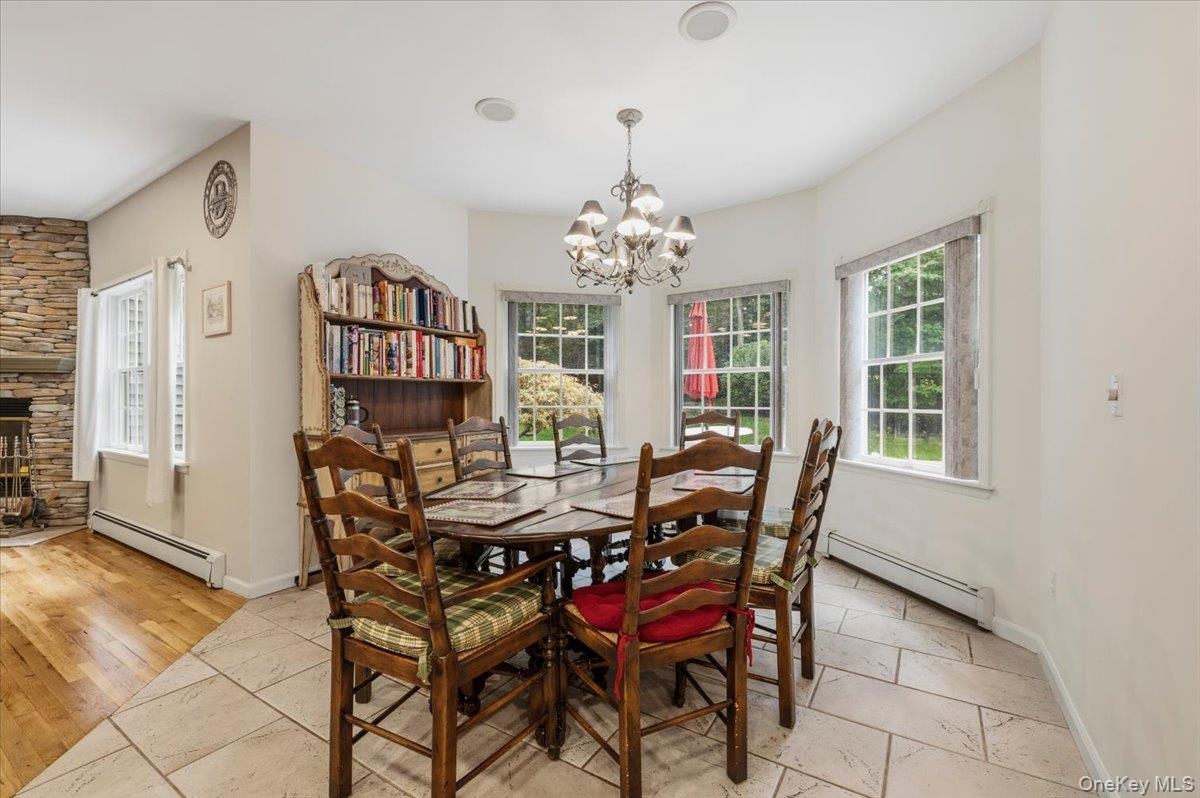 Breakfast Nook/Eat In Kitchen