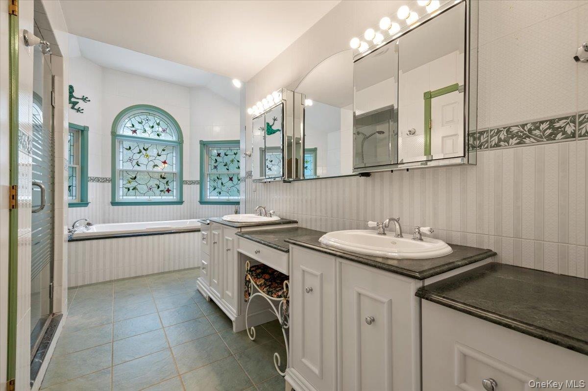Large Ensuite Bathroom