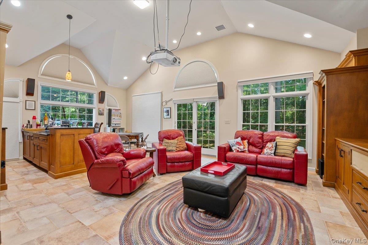 Media/Bar/Bonus Room