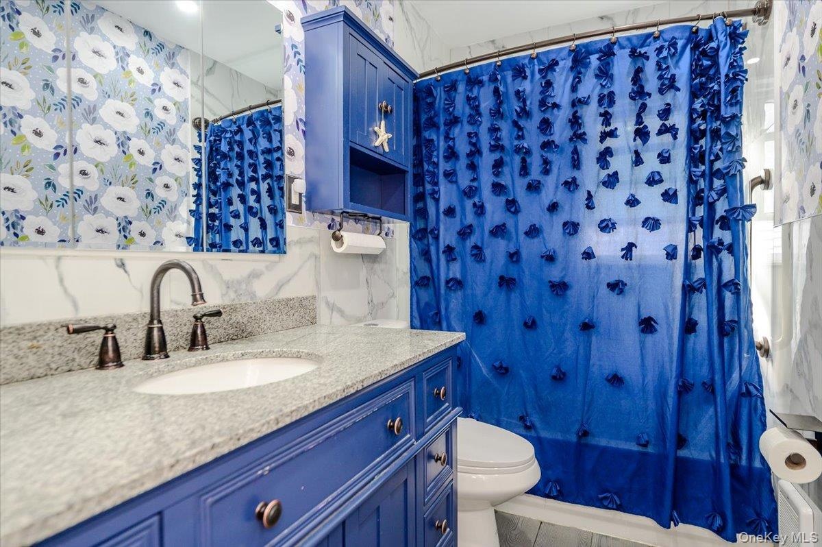 !st Floor Full Bathroom