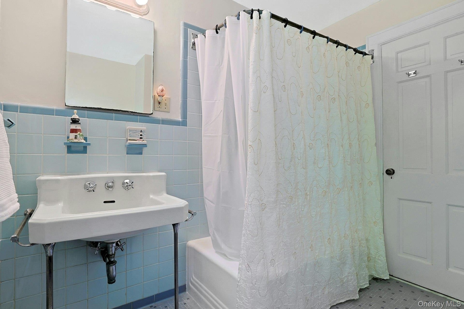 Hall bath on second floor