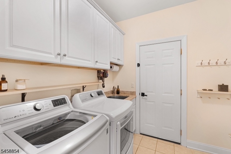 laundry/mud room
