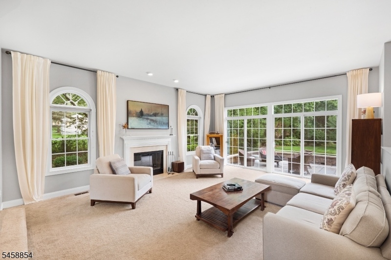 family room w fireplace