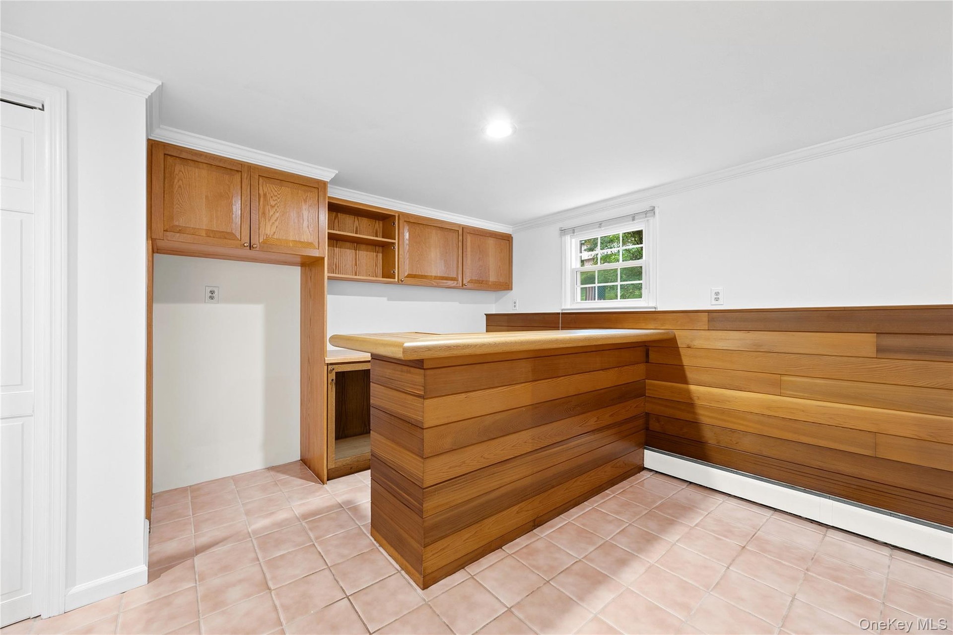 Bar in lower level