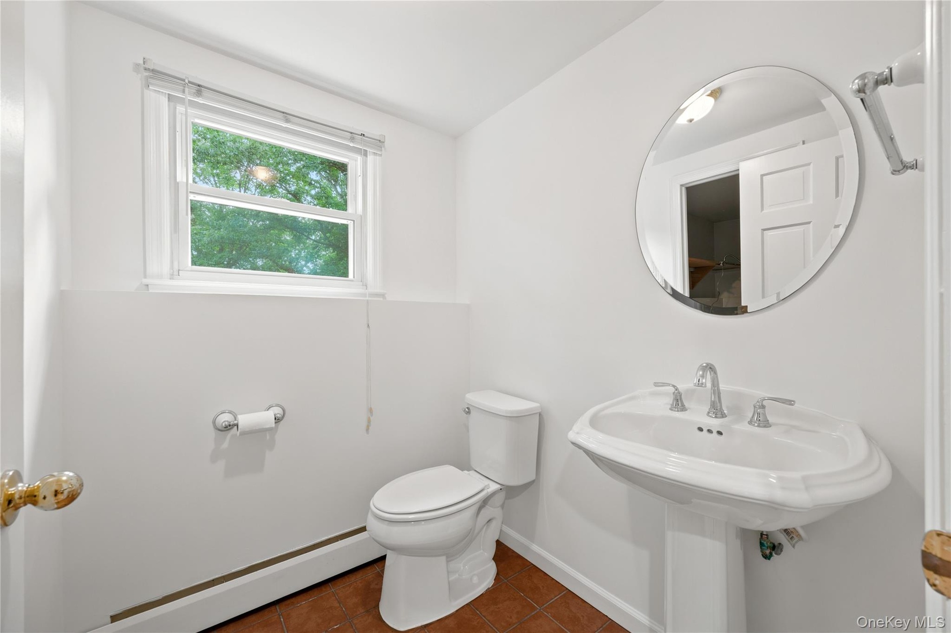 Lower Level  1/2 Bathroom