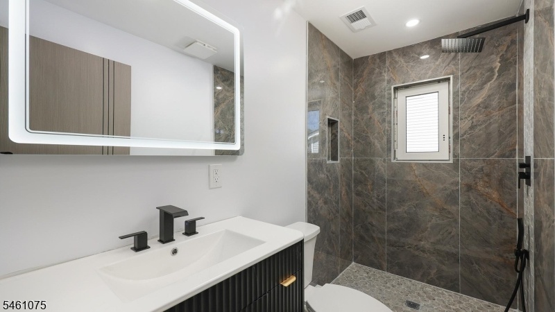 Bathroom first floor