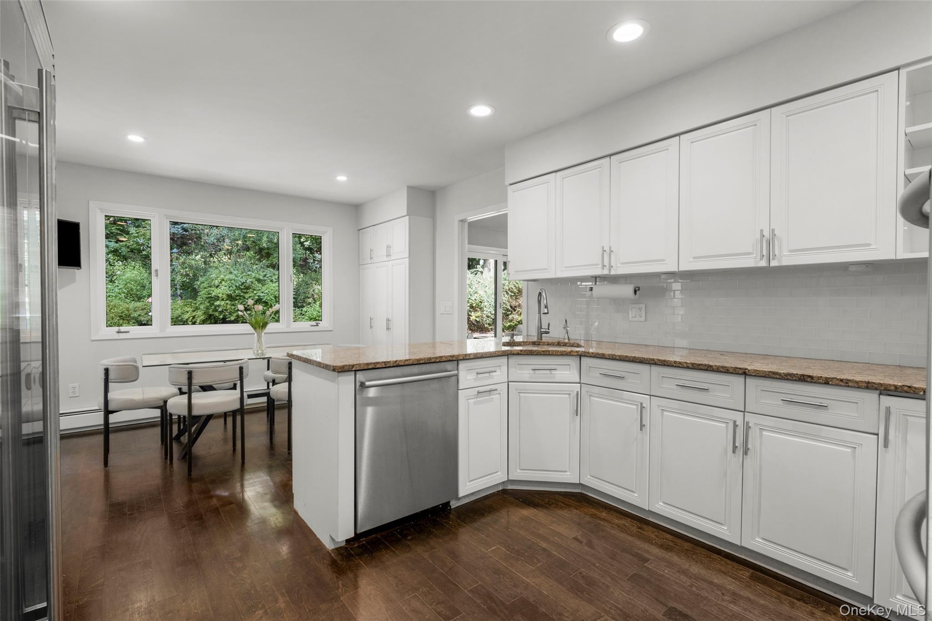 Eat-In Kitchen