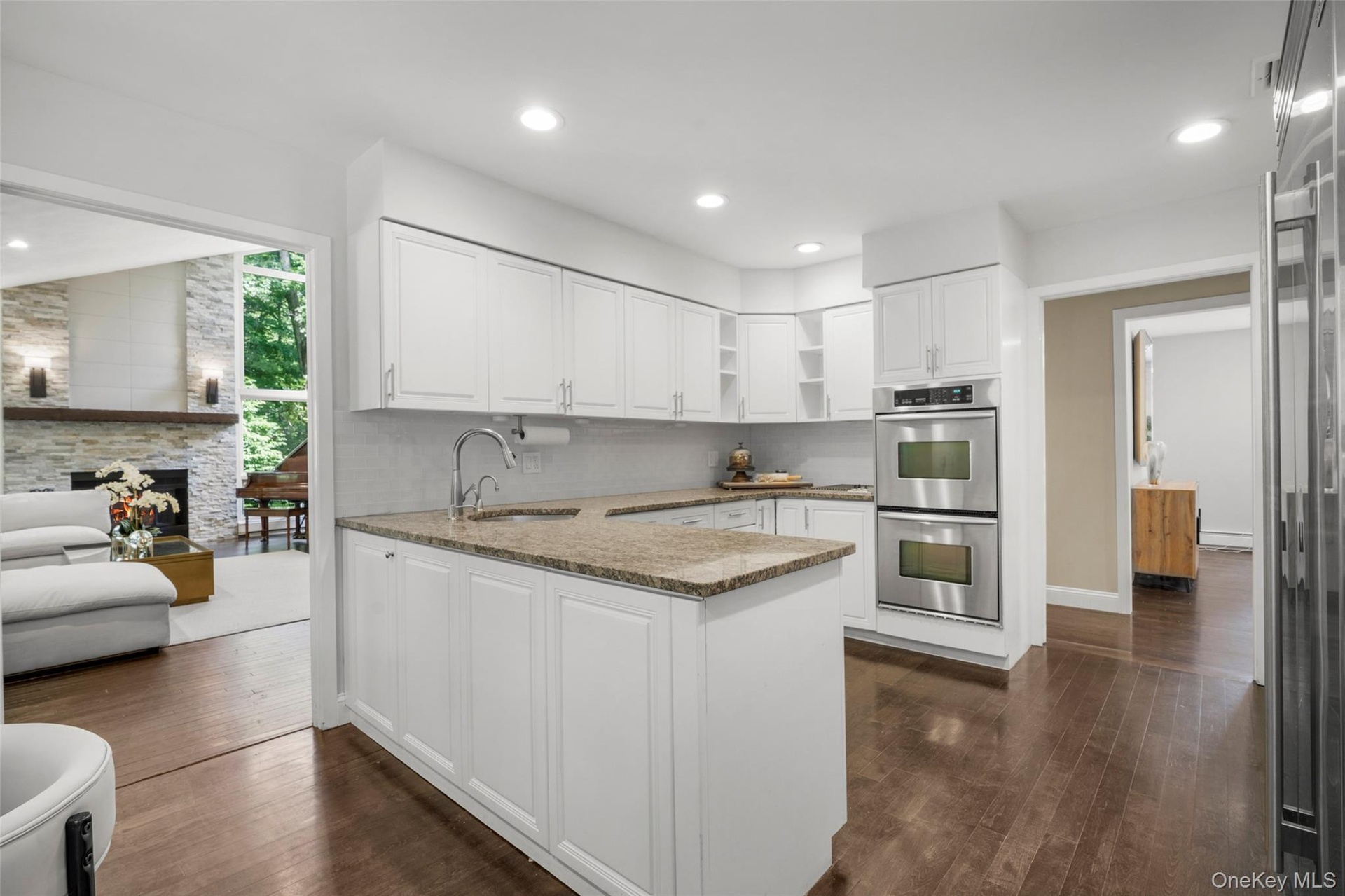 Eat-In Kitchen
